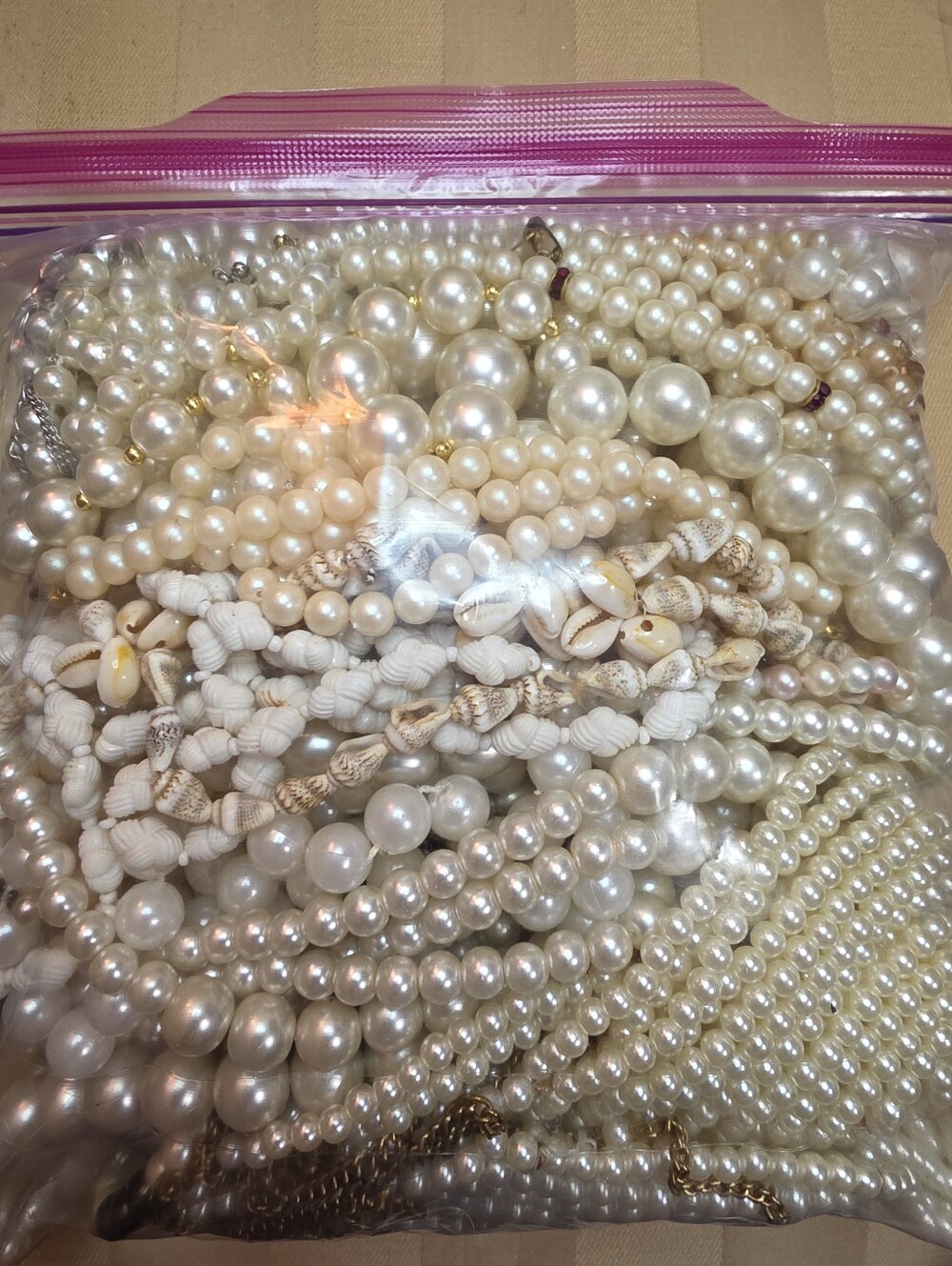 RESELLERS!!! 4.6 LBS  BAG OF JEWELRY! PEARLS! LOT OF JEWELRY. ALL WAERABLE. - Picture 2 of 7
